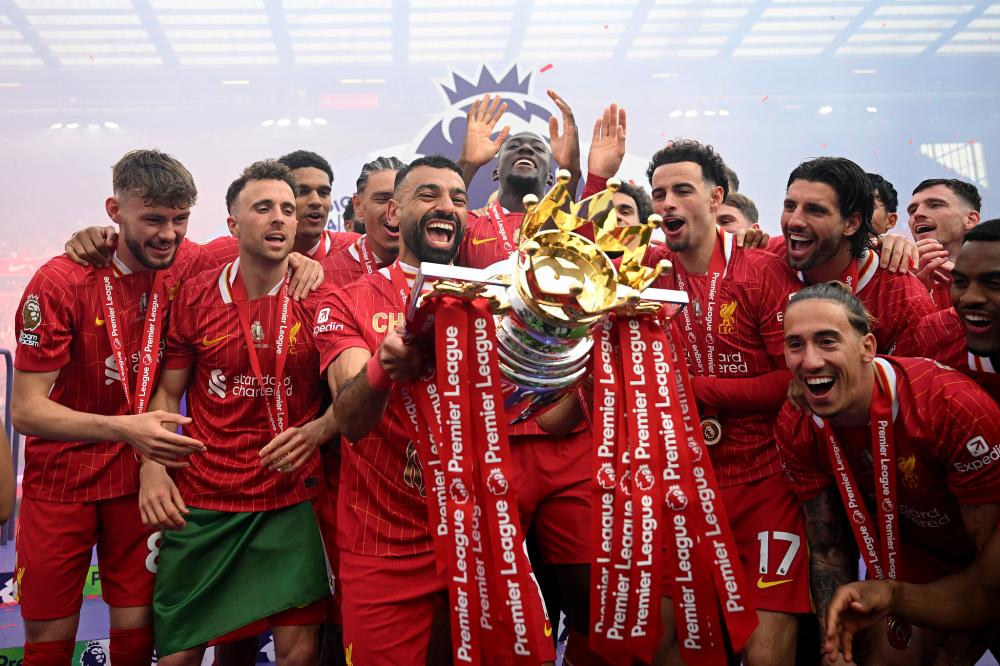 欧联对阵格拉茨风暴，卡拉布里亚打进挑球过人后精彩进球