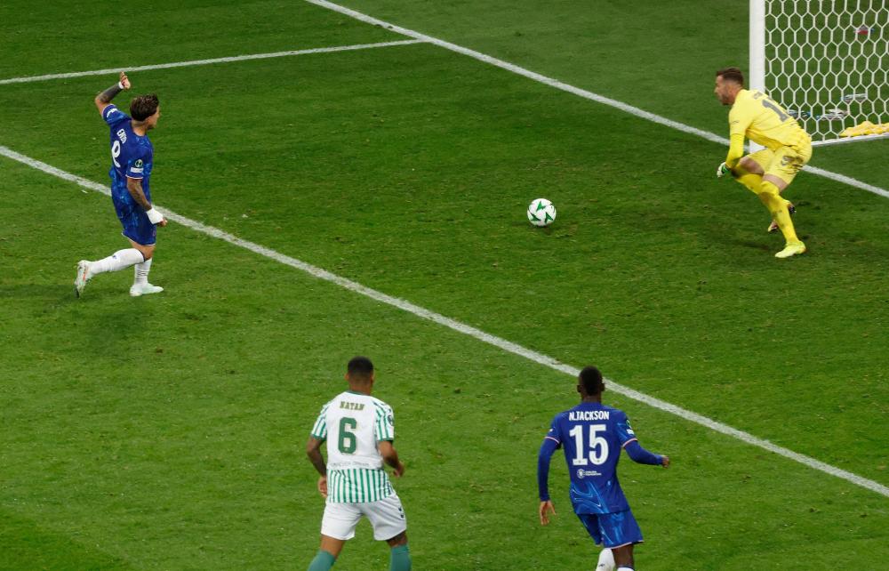 英超半场：西蒙斯传射，里沙利松破门，热刺2-0布伦特福德